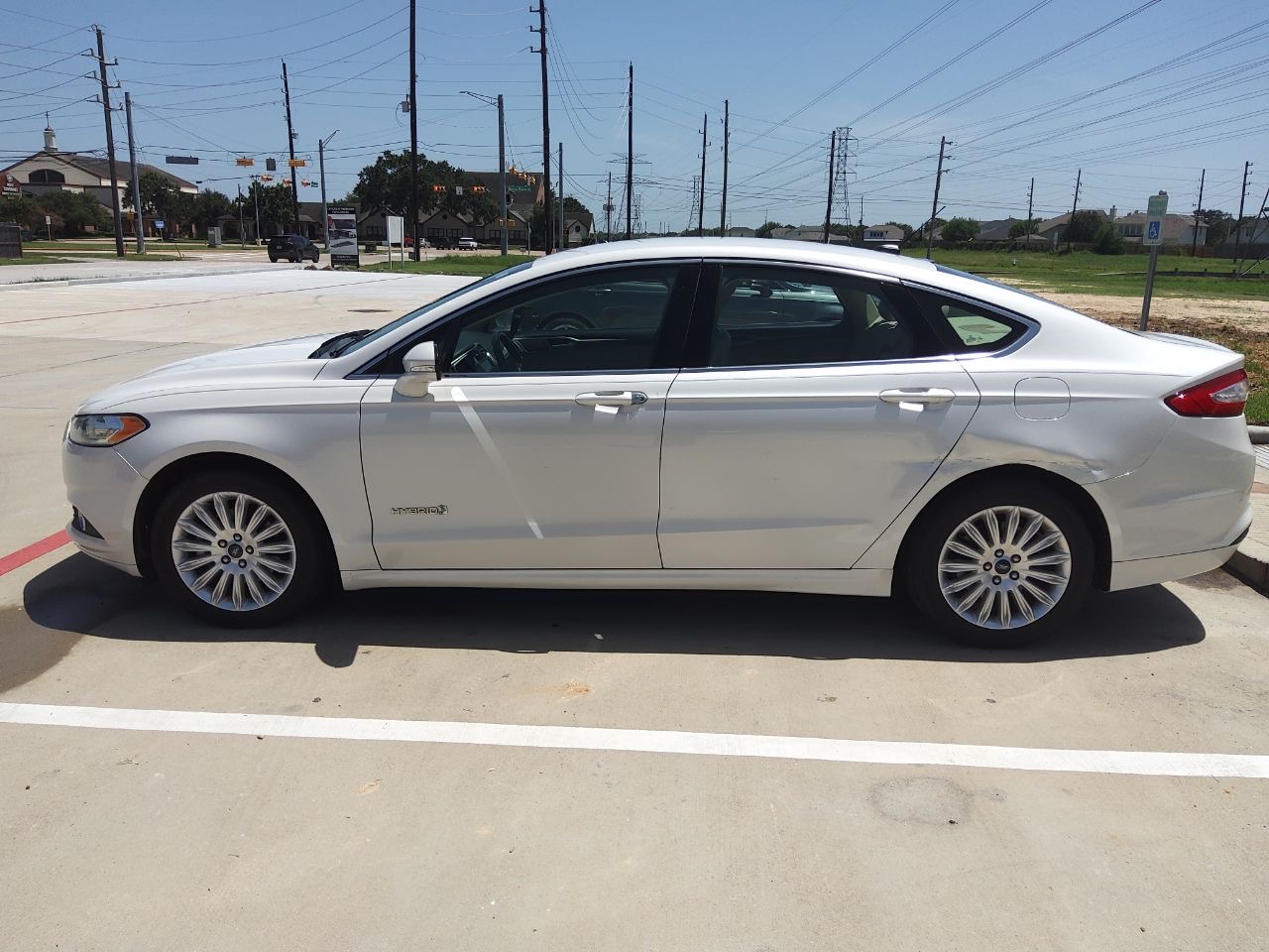 Ford Fusion Hybrid weekly rental at SPG Fleet Co